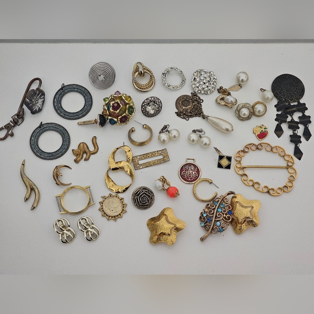 Lot of Vintage Random Vintage Jewelry Pieces for Crafts Repurpose DESTASH